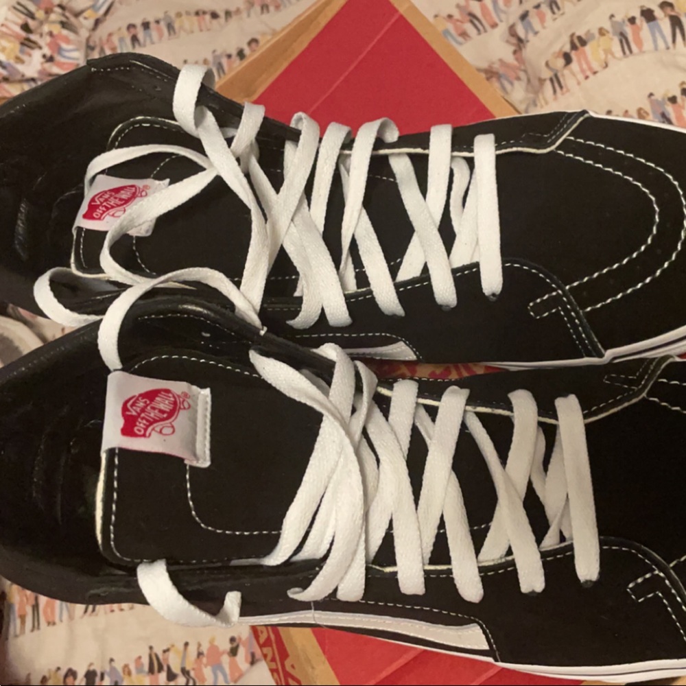 Men’s Vans SK8-HI BLACK AND WHITE